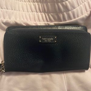 KATE SPADE WRISTLET IN NAVY!